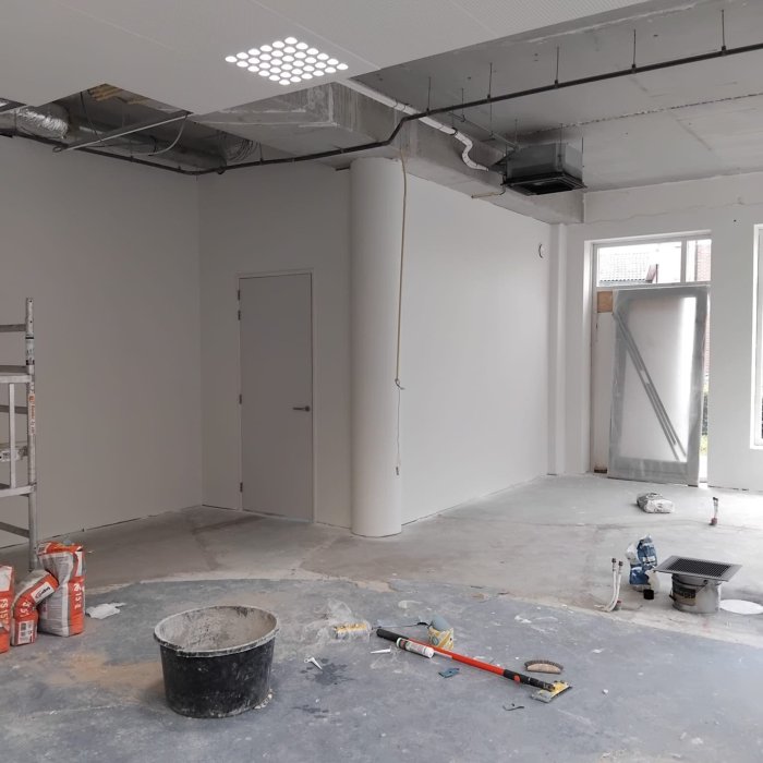 Nieuwe ruimte-indeling tijdens renovatie van voormalige Rabobank tot praktijkruimte in Haaksbergen