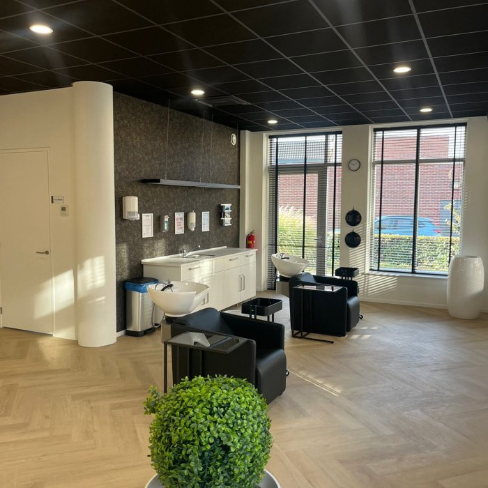 Moderne praktijkruimte na renovatie van bedrijfspand voormalige Rabobank in Haaksbergen