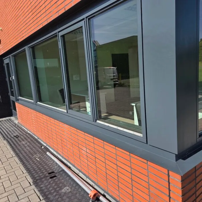 Detailopname van geschilderde kozijnen bij Wesselink Buunk aan de Marssteden