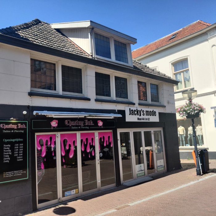 Vooraanzicht van het pand aan de Grootestraat in Oldenzaal vóór renovatie en gevelherstel.