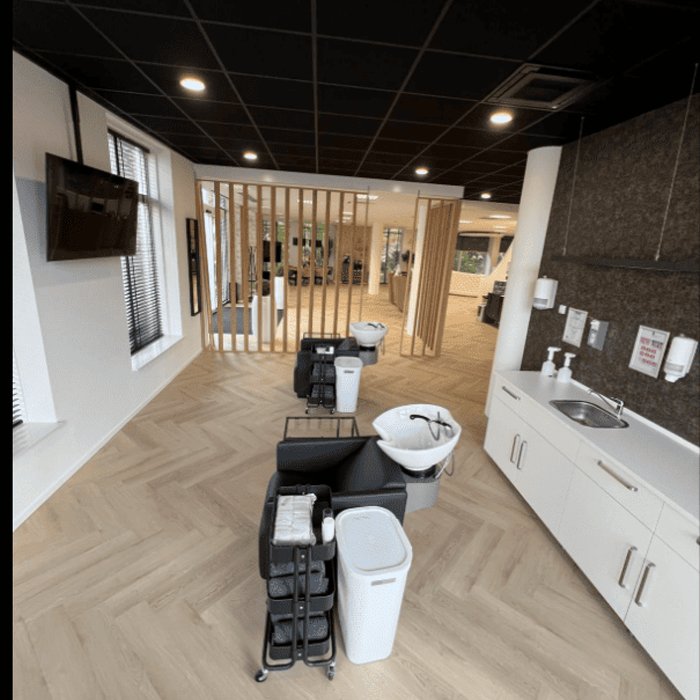 Interieur van gerenoveerde praktijkruimte in voormalig Rabobankpand Haaksbergen