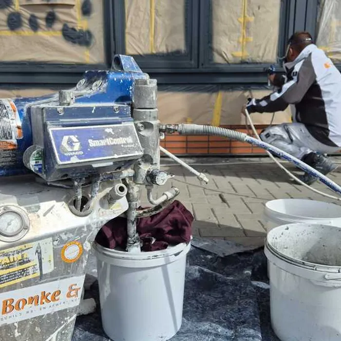 Graco spuitmachine van Bonke & Zn. tijdens werkzaamheden bij Marssteden