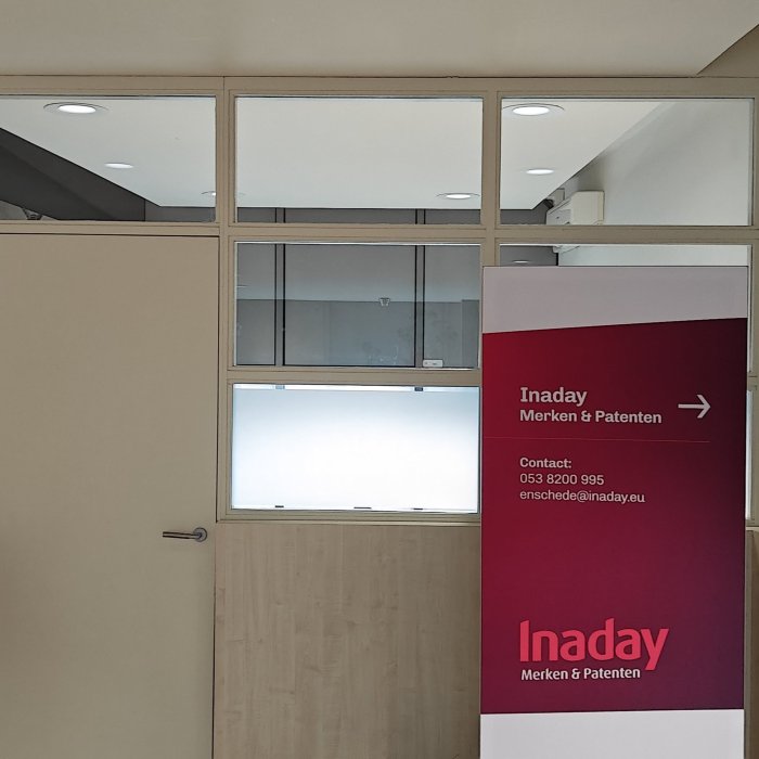 Binnenschilderwerk kantoor OF-US met frisse kleuren en nette wandafwerking