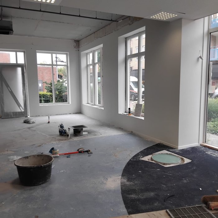 Renovatie bedrijfspand Haaksbergen, interieur voormalige Rabobank vóór afwerking en schilderwerk